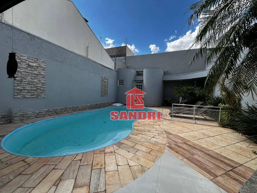 Foto 9 de Sobrado com 4 quartos à venda, 232m2 em Jardim Iguaçu, Maringa - PR