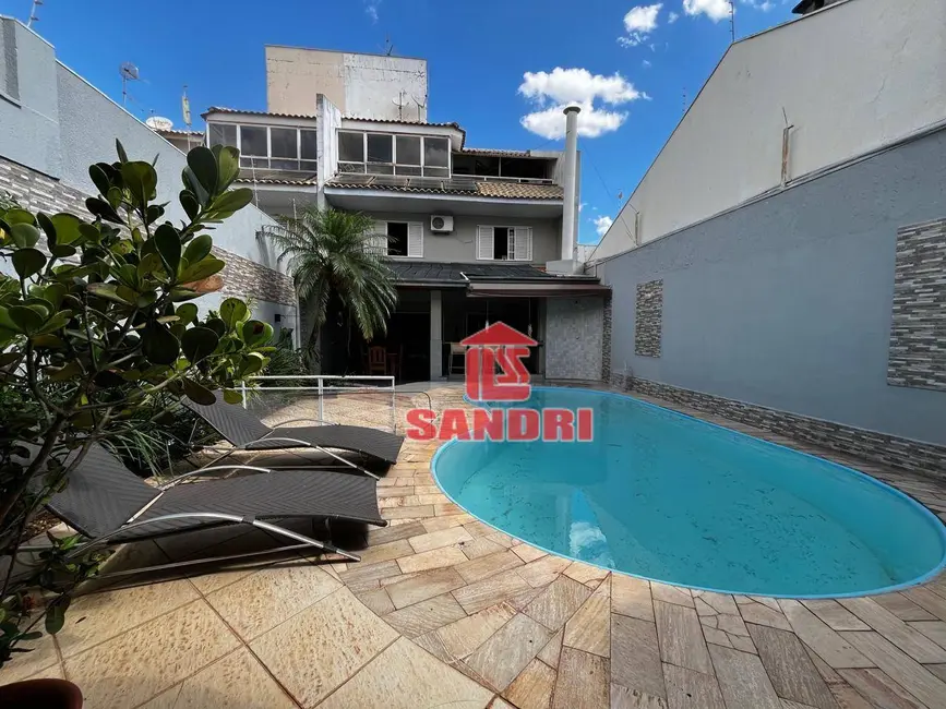 Foto 2 de Sobrado com 4 quartos à venda, 232m2 em Jardim Iguaçu, Maringa - PR