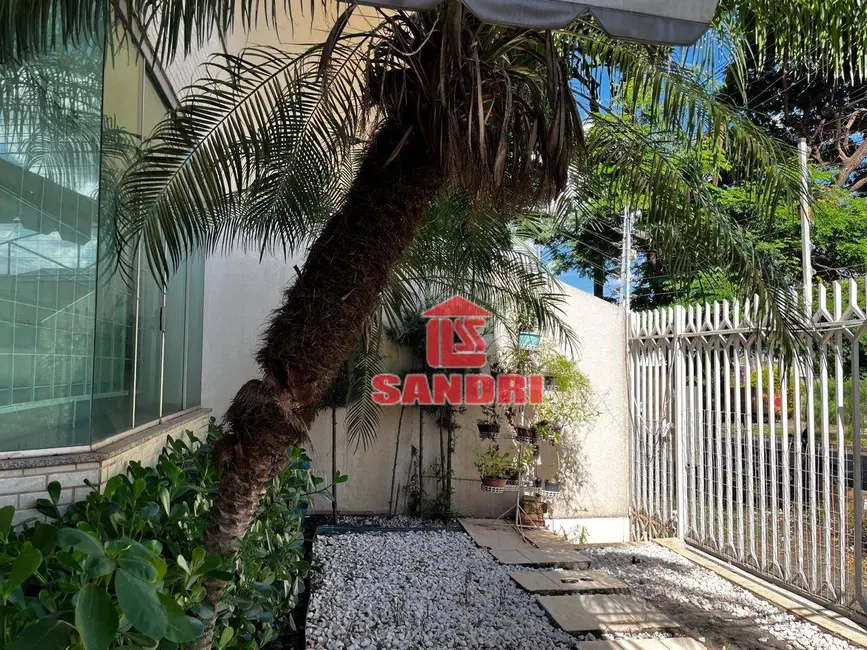 Foto 4 de Sobrado com 4 quartos à venda, 232m2 em Jardim Iguaçu, Maringa - PR