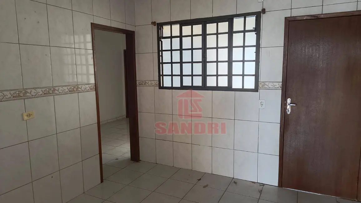 Foto 4 de Casa com 3 quartos para alugar, 99m2 em Jardim Paris, Maringa - PR