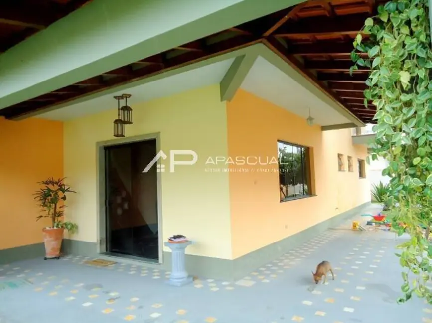Sobrado com 4 quartos à venda, 900m2 em Praia das Palmeiras, Caraguatatuba - SP - imagem 7 Foto 7 de Sobrado com 4 quartos à venda, 900m2 em Praia das Palmeiras, Caraguatatuba - SP