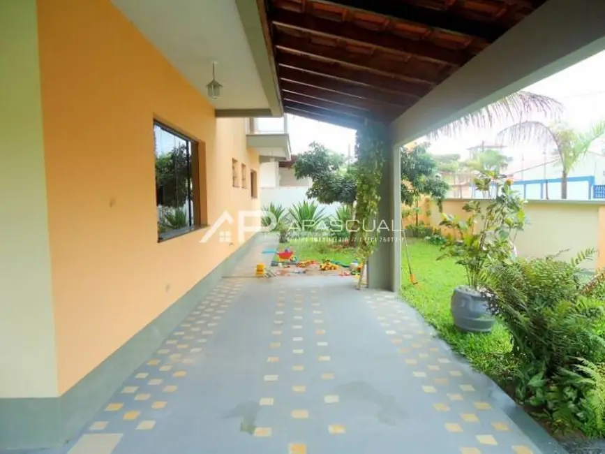 Sobrado com 4 quartos à venda, 900m2 em Praia das Palmeiras, Caraguatatuba - SP - imagem 6 Foto 6 de Sobrado com 4 quartos à venda, 900m2 em Praia das Palmeiras, Caraguatatuba - SP