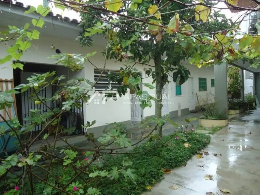 Sobrado com 4 quartos à venda, 900m2 em Praia das Palmeiras, Caraguatatuba - SP - imagem 2 Foto 2 de Sobrado com 4 quartos à venda, 900m2 em Praia das Palmeiras, Caraguatatuba - SP