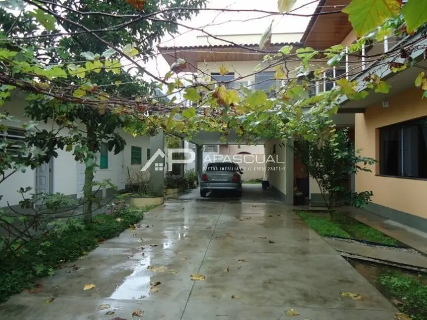 Sobrado com 4 quartos à venda, 900m2 em Praia das Palmeiras, Caraguatatuba - SP - imagem 1 Foto 1 de Sobrado com 4 quartos à venda, 900m2 em Praia das Palmeiras, Caraguatatuba - SP