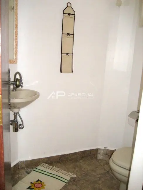 Sobrado com 4 quartos à venda, 630m2 em Praia das Palmeiras, Caraguatatuba - SP - imagem 9 Foto 9 de Sobrado com 4 quartos à venda, 630m2 em Praia das Palmeiras, Caraguatatuba - SP