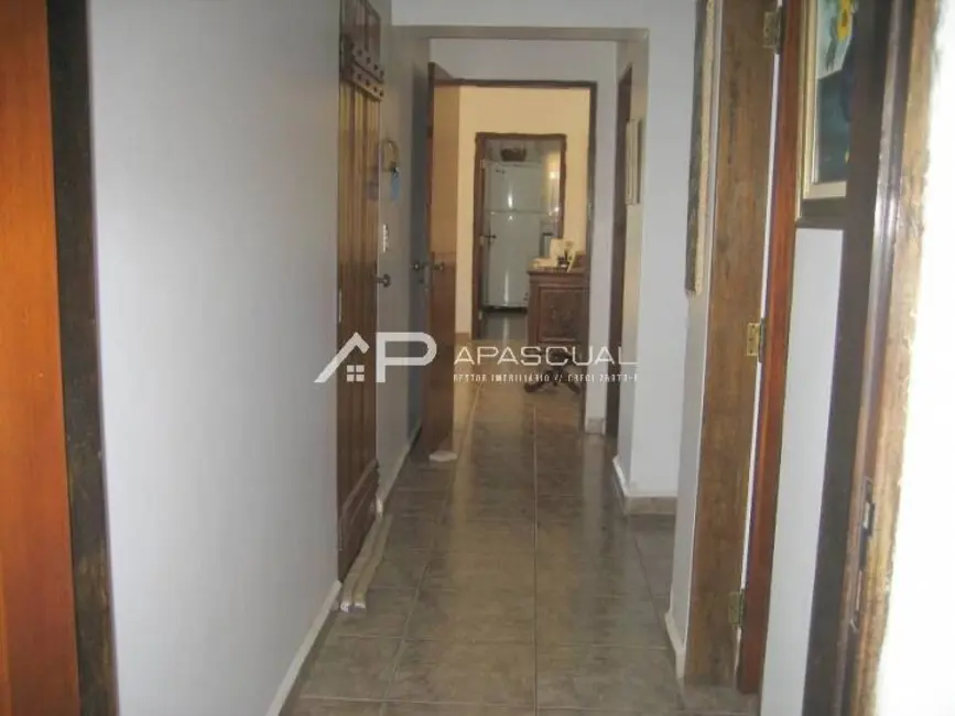 Sobrado com 4 quartos à venda, 630m2 em Praia das Palmeiras, Caraguatatuba - SP - imagem 3 Foto 3 de Sobrado com 4 quartos à venda, 630m2 em Praia das Palmeiras, Caraguatatuba - SP