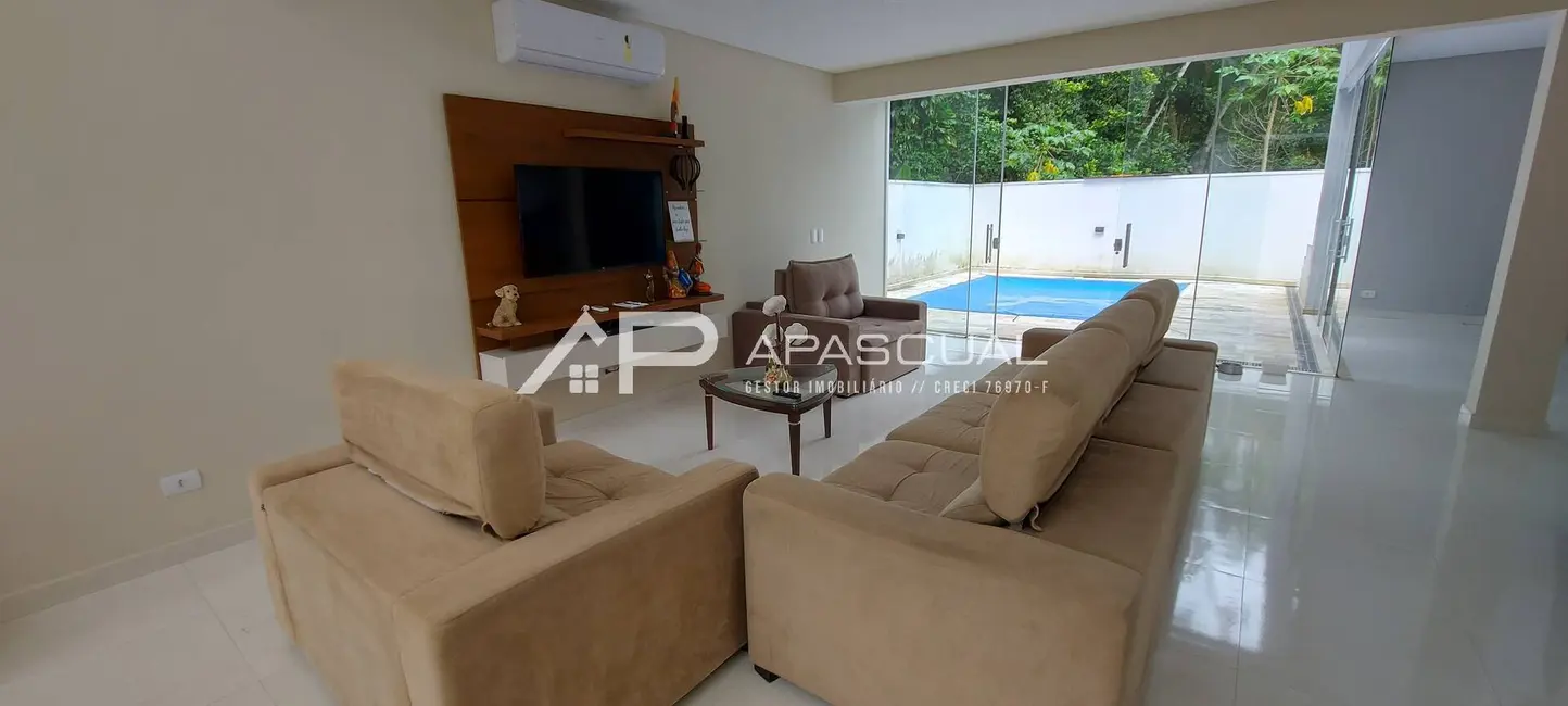 Foto 2 de Casa de Condomínio com 3 quartos à venda, 190m2 em Caraguatatuba - SP