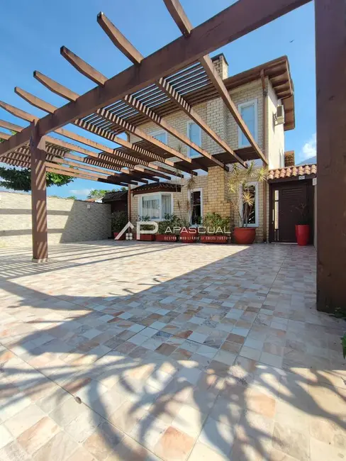Sobrado com 4 quartos à venda e para alugar, 220m2 em Portal do Patrimonium, Caraguatatuba - SP - imagem 3 Foto 3 de Sobrado com 4 quartos à venda e para alugar, 220m2 em Portal do Patrimonium, Caraguatatuba - SP