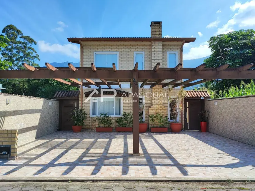 Sobrado com 4 quartos à venda e para alugar, 220m2 em Portal do Patrimonium, Caraguatatuba - SP - imagem 2 Foto 2 de Sobrado com 4 quartos à venda e para alugar, 220m2 em Portal do Patrimonium, Caraguatatuba - SP