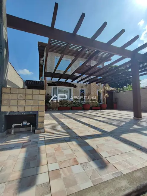 Sobrado com 4 quartos à venda e para alugar, 220m2 em Portal do Patrimonium, Caraguatatuba - SP - imagem 4 Foto 4 de Sobrado com 4 quartos à venda e para alugar, 220m2 em Portal do Patrimonium, Caraguatatuba - SP