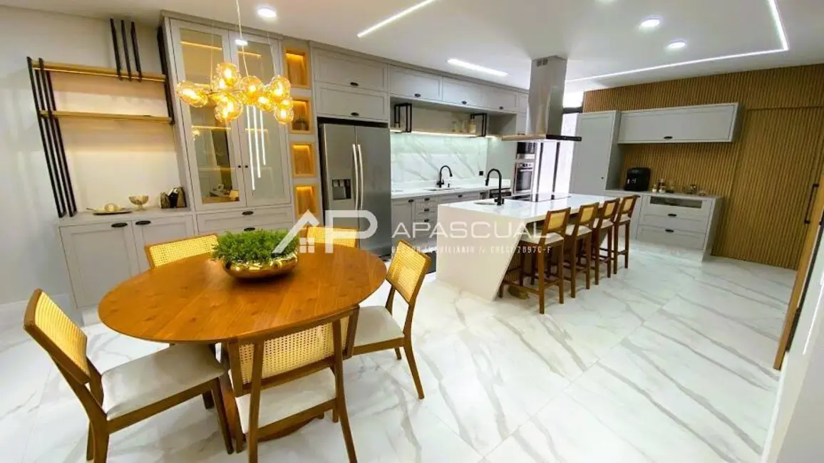 Casa com 3 quartos à venda, 243m2 em Sao Jose Dos Campos - SP - imagem 1 Foto 1 de Casa com 3 quartos à venda, 243m2 em Sao Jose Dos Campos - SP