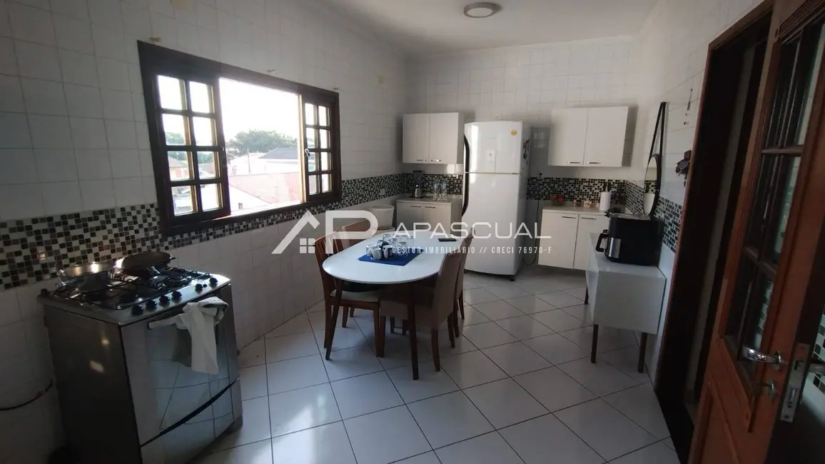 Casa com 3 quartos à venda, 250m2 em Sao Jose Dos Campos - SP - imagem 8 Foto 8 de Casa com 3 quartos à venda, 250m2 em Sao Jose Dos Campos - SP