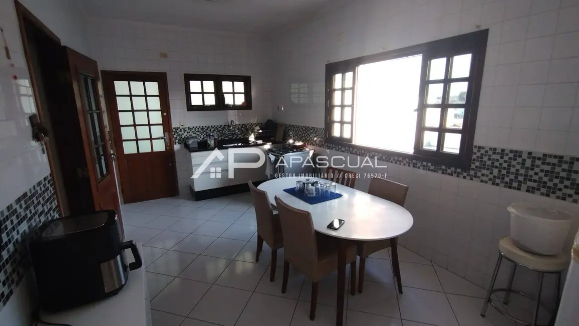 Casa com 3 quartos à venda, 250m2 em Sao Jose Dos Campos - SP - imagem 9 Foto 9 de Casa com 3 quartos à venda, 250m2 em Sao Jose Dos Campos - SP