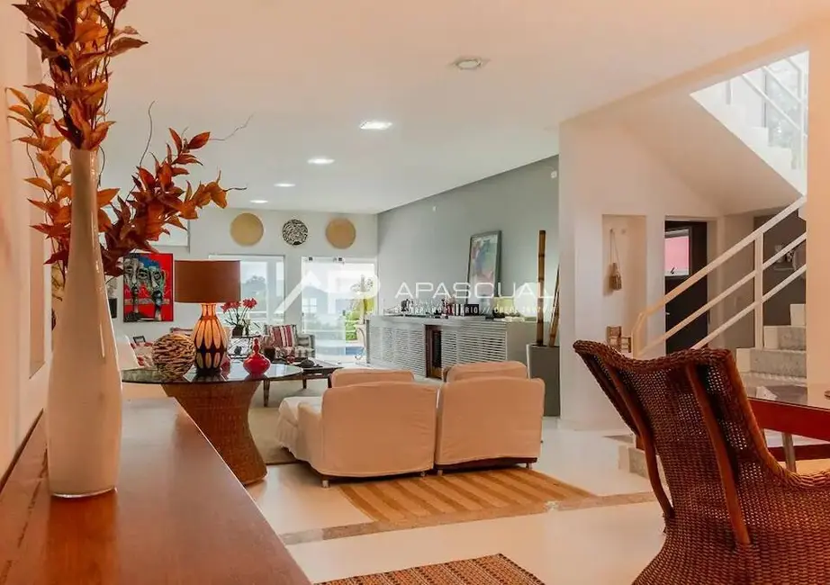 Foto 28 de Casa à venda, 563m2 em Caraguatatuba - SP