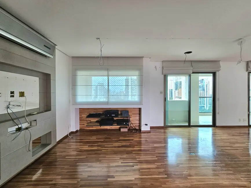 Apartamento com 3 quartos à venda, 147m2 em São Paulo - SP - imagem 8 Foto 8 de Apartamento com 3 quartos à venda, 147m2 em São Paulo - SP
