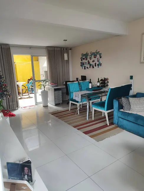 Foto 1 de Sobrado com 3 quartos à venda, 104m2 em Uberaba, Curitiba - PR