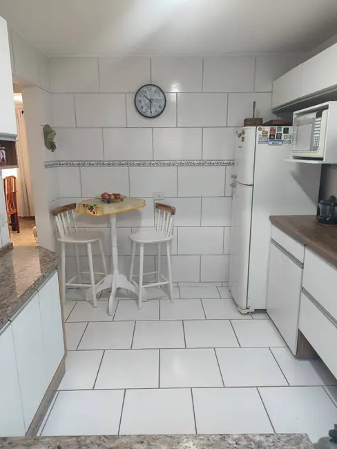 Sobrado com 3 quartos à venda, 130m2 em Uberaba, Curitiba - PR - imagem 3 Foto 3 de Sobrado com 3 quartos à venda, 130m2 em Uberaba, Curitiba - PR
