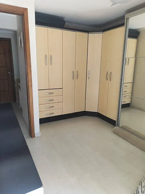 Sobrado com 3 quartos à venda, 130m2 em Uberaba, Curitiba - PR - imagem 9 Foto 9 de Sobrado com 3 quartos à venda, 130m2 em Uberaba, Curitiba - PR