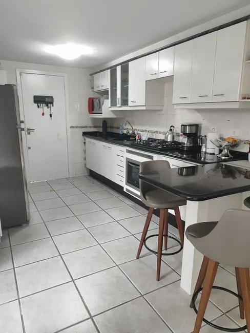 Foto 4 de Sobrado com 3 quartos à venda, 170m2 em Jardim das Américas, Curitiba - PR