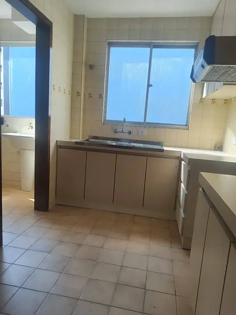 Apartamento com 2 quartos para alugar, 62m2 em Cristo Rei, Curitiba - PR - imagem 7 Foto 7 de Apartamento com 2 quartos para alugar, 62m2 em Cristo Rei, Curitiba - PR