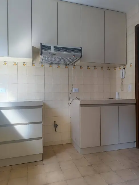 Apartamento com 2 quartos para alugar, 62m2 em Cristo Rei, Curitiba - PR - imagem 4 Foto 4 de Apartamento com 2 quartos para alugar, 62m2 em Cristo Rei, Curitiba - PR