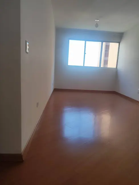 Apartamento com 2 quartos para alugar, 62m2 em Cristo Rei, Curitiba - PR - imagem 9 Foto 9 de Apartamento com 2 quartos para alugar, 62m2 em Cristo Rei, Curitiba - PR