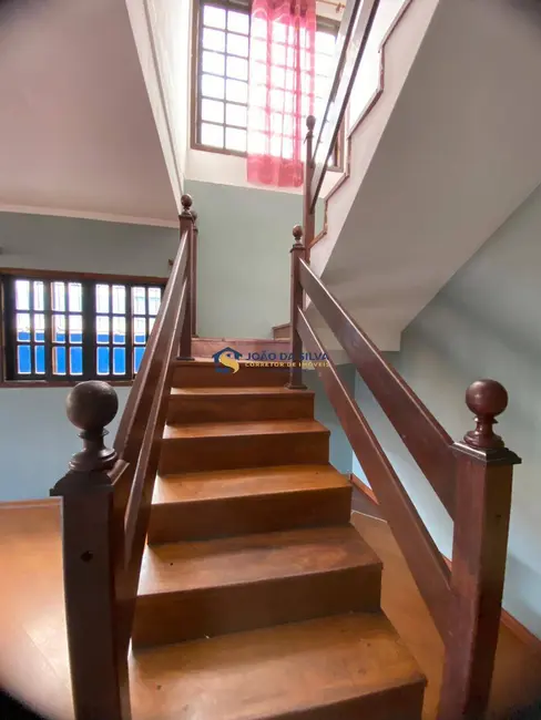 Sobrado com 4 quartos à venda, 280m2 em Jardim Santa Mena, Guarulhos - SP - imagem 5 Foto 5 de Sobrado com 4 quartos à venda, 280m2 em Jardim Santa Mena, Guarulhos - SP