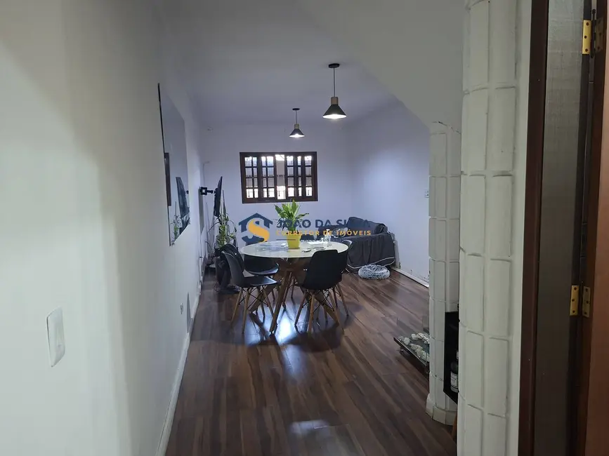 Sobrado com 3 quartos à venda, 275m2 em Jardim Flor da Montanha, Guarulhos - SP - imagem 4 Foto 4 de Sobrado com 3 quartos à venda, 275m2 em Jardim Flor da Montanha, Guarulhos - SP