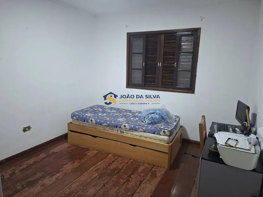 Sobrado com 3 quartos à venda, 275m2 em Jardim Flor da Montanha, Guarulhos - SP - imagem 9 Foto 9 de Sobrado com 3 quartos à venda, 275m2 em Jardim Flor da Montanha, Guarulhos - SP