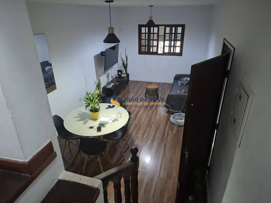 Sobrado com 3 quartos à venda, 275m2 em Jardim Flor da Montanha, Guarulhos - SP - imagem 2 Foto 2 de Sobrado com 3 quartos à venda, 275m2 em Jardim Flor da Montanha, Guarulhos - SP