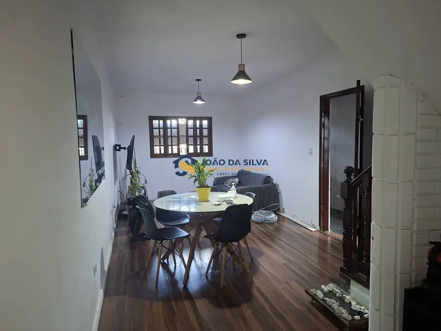 Sobrado com 3 quartos à venda, 275m2 em Jardim Flor da Montanha, Guarulhos - SP - imagem 5 Foto 5 de Sobrado com 3 quartos à venda, 275m2 em Jardim Flor da Montanha, Guarulhos - SP