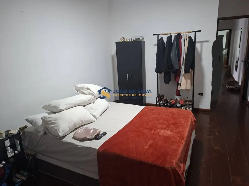 Sobrado com 3 quartos à venda, 275m2 em Jardim Flor da Montanha, Guarulhos - SP - imagem 8 Foto 8 de Sobrado com 3 quartos à venda, 275m2 em Jardim Flor da Montanha, Guarulhos - SP