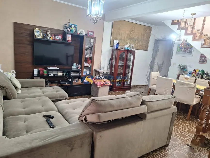 Sobrado com 4 quartos à venda, 183m2 em Jardim Santa Mena, Guarulhos - SP - imagem 3 Foto 3 de Sobrado com 4 quartos à venda, 183m2 em Jardim Santa Mena, Guarulhos - SP