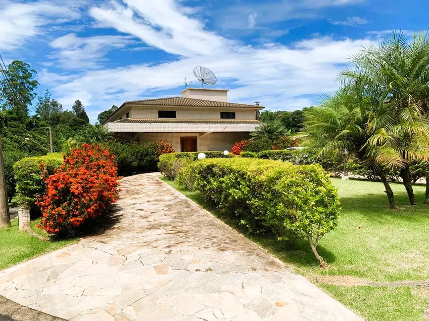 Casa com 6 quartos à venda, 1000m2 em Monte Alegre Do Sul - SP - imagem 1 Foto 1 de Casa com 6 quartos à venda, 1000m2 em Monte Alegre Do Sul - SP