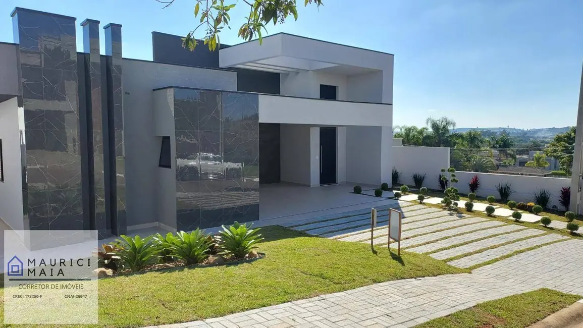 Foto 2 de Casa com 3 quartos à venda, 670m2 em Atibaia - SP