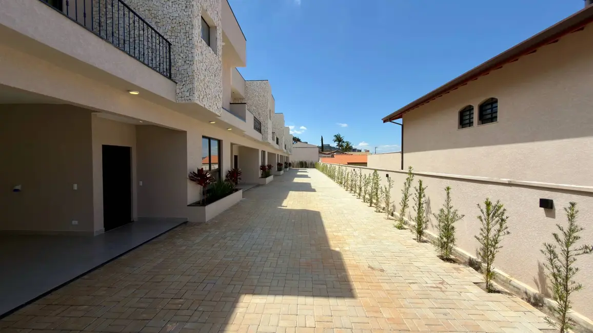 Foto 4 de Casa à venda em Vila Petrópolis, Atibaia - SP