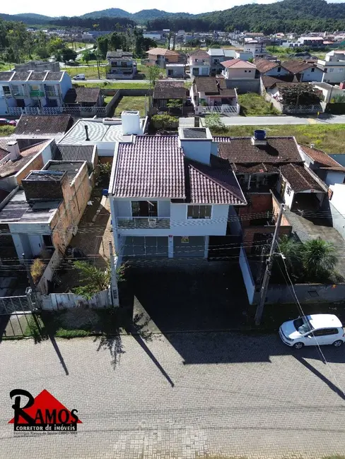 Sobrado com 2 quartos à venda em Araquari - SC - imagem 1 Foto 1 de Sobrado com 2 quartos à venda em Araquari - SC