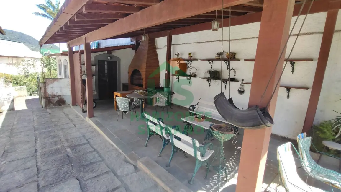 Foto 2 de Casa com 4 quartos à venda, 290m2 em Alto, Teresopolis - RJ