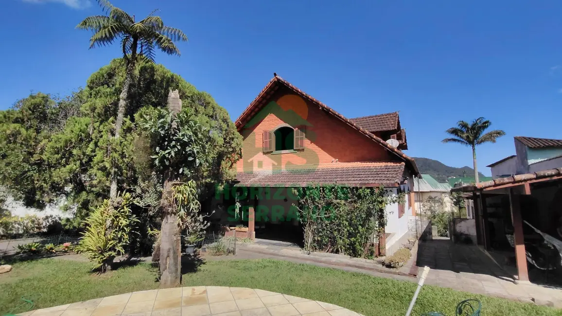 Foto 1 de Casa com 4 quartos à venda, 290m2 em Alto, Teresopolis - RJ
