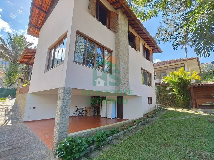 Casa com 5 quartos à venda, 245m2 em Iucas, Teresopolis - RJ - imagem 5 Foto 5 de Casa com 5 quartos à venda, 245m2 em Iucas, Teresopolis - RJ