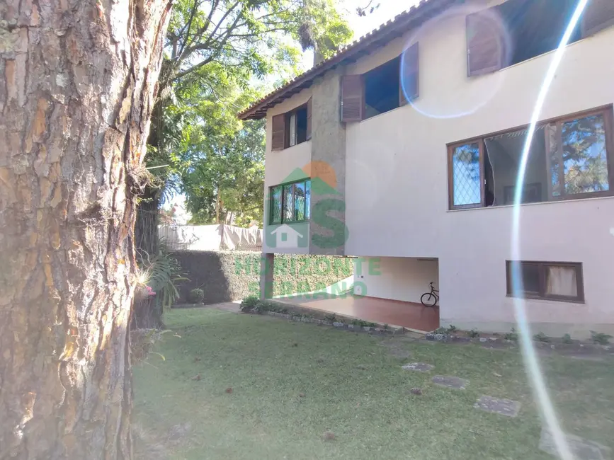 Casa com 5 quartos à venda, 245m2 em Iucas, Teresopolis - RJ - imagem 8 Foto 8 de Casa com 5 quartos à venda, 245m2 em Iucas, Teresopolis - RJ