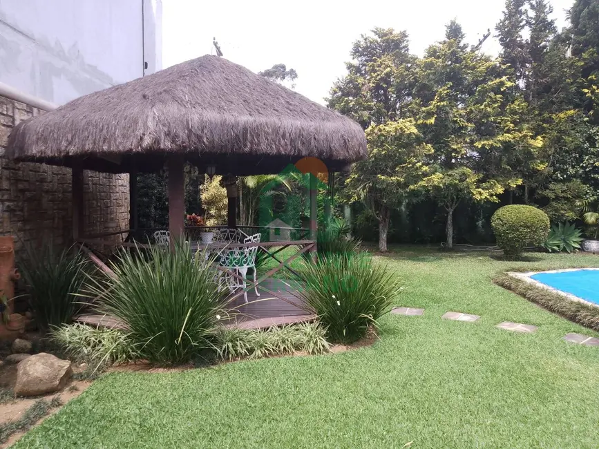 Casa com 3 quartos à venda, 141m2 em Várzea, Teresopolis - RJ - imagem 2 Foto 2 de Casa com 3 quartos à venda, 141m2 em Várzea, Teresopolis - RJ