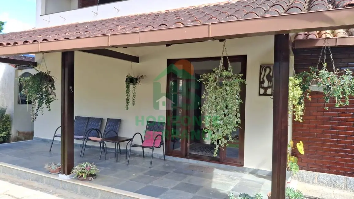 Foto 2 de Casa com 3 quartos à venda, 239m2 em Carlos Guinle, Teresopolis - RJ