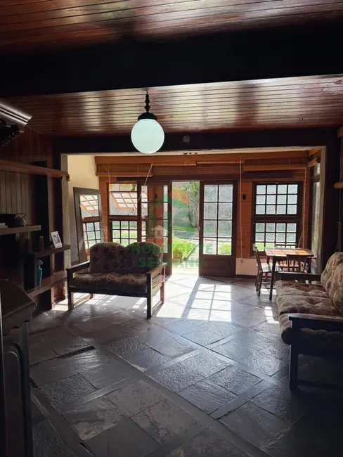 Foto 1 de Casa com 5 quartos à venda, 214m2 em Iucas, Teresopolis - RJ