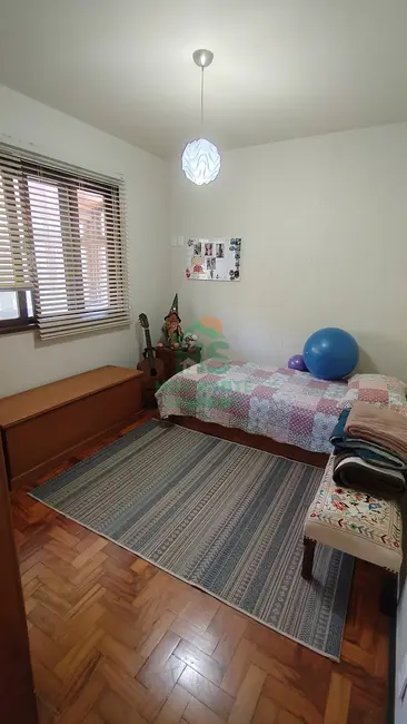 Casa com 4 quartos à venda, 180m2 em Carlos Guinle, Teresopolis - RJ - imagem 5 Foto 5 de Casa com 4 quartos à venda, 180m2 em Carlos Guinle, Teresopolis - RJ