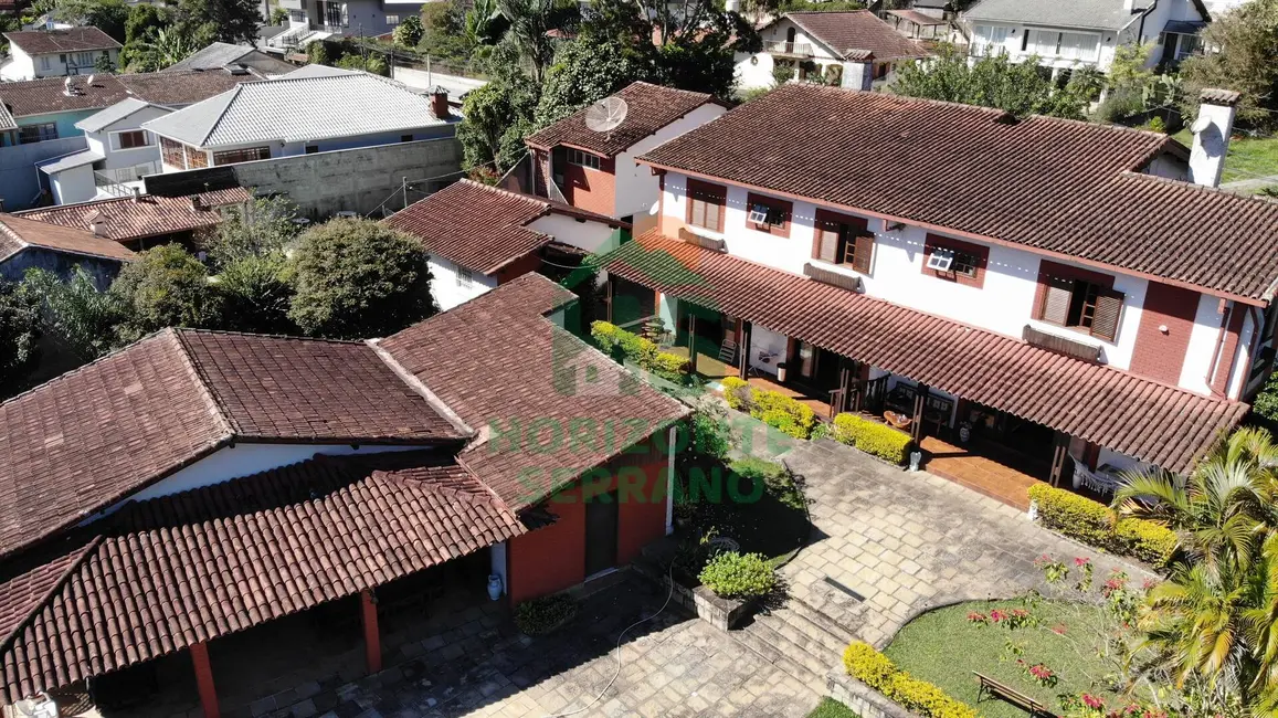 Foto 4 de Casa com 10 quartos à venda, 576m2 em Araras, Teresopolis - RJ