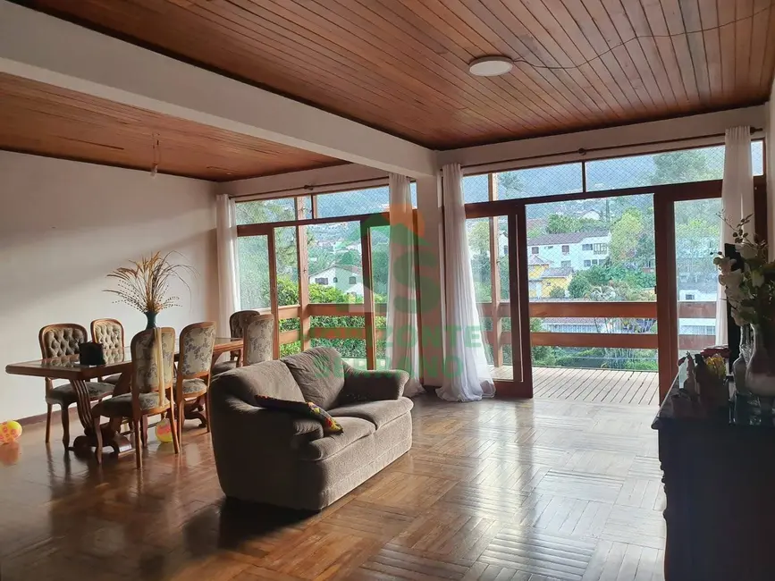 Casa com 5 quartos à venda, 310m2 em Iucas, Teresopolis - RJ - imagem 5 Foto 5 de Casa com 5 quartos à venda, 310m2 em Iucas, Teresopolis - RJ