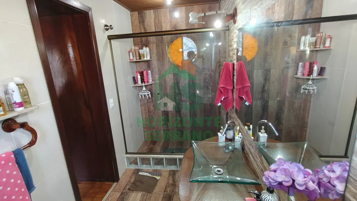 Casa com 7 quartos à venda, 214m2 em Araras, Teresopolis - RJ - imagem 8 Foto 8 de Casa com 7 quartos à venda, 214m2 em Araras, Teresopolis - RJ