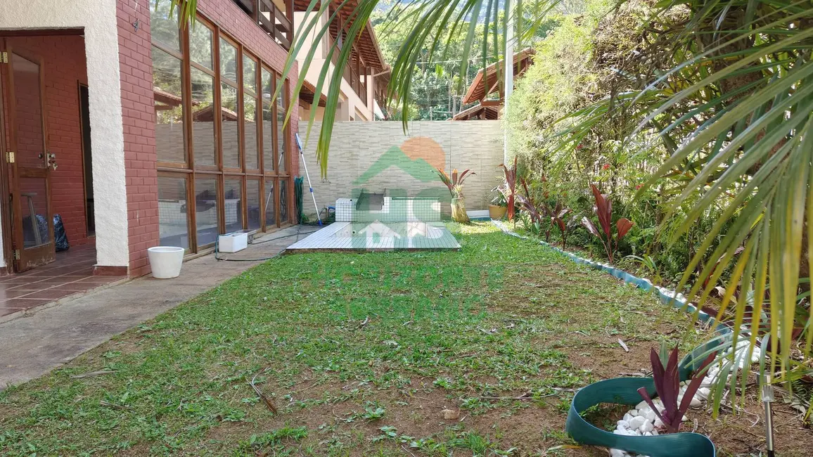 Casa com 5 quartos à venda, 230m2 em Carlos Guinle, Teresopolis - RJ - imagem 2 Foto 2 de Casa com 5 quartos à venda, 230m2 em Carlos Guinle, Teresopolis - RJ