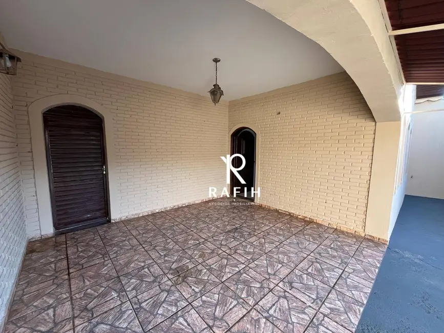 Casa com 3 quartos à venda, 283m2 em Vila Ribeiro, Assis - SP - imagem 2 Foto 2 de Casa com 3 quartos à venda, 283m2 em Vila Ribeiro, Assis - SP
